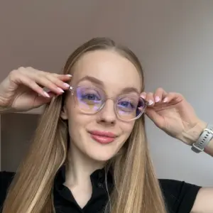Okulary z filtrem światła niebieskiego z transparentnymi oprawkami