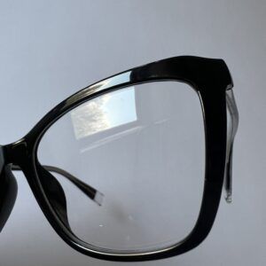 okulary modern na dzień z bliska